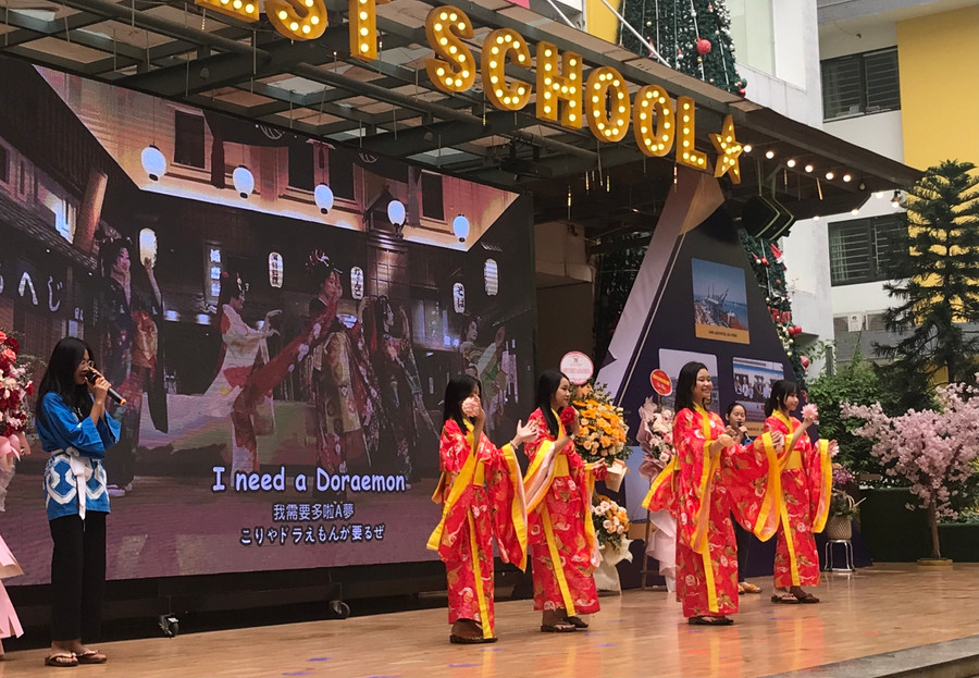 Chương trình văn nghệ chào mừng được các bạn học sinh thực hiện. Chương trình văn nghệ chào mừng được các bạn học sinh thực hiện.