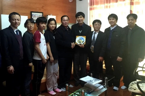 Lãnh đạo ĐHQG Hà Nội thăm chúc tết TS. Jung Seung Chul
