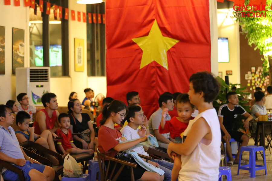 Cờ đỏ sao vàng, băng rôn khẩu hiệu… được chuẩn bị sẵn sàng.