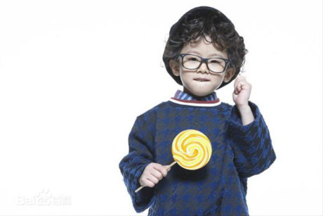Con trai của Dương Mịch, Lưu Diệc Phi và Angelababy so bì vẻ đáng yêu - Ảnh 3 Con trai cua Duong Mich, Luu Diec Phi va Angelababy so bi ve dang yeu - Anh 3