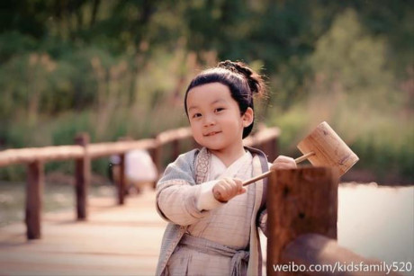 Con trai của Dương Mịch, Lưu Diệc Phi và Angelababy so bì vẻ đáng yêu - Ảnh 11 Con trai cua Duong Mich, Luu Diec Phi va Angelababy so bi ve dang yeu - Anh 11