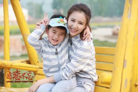 Con trai của Dương Mịch, Lưu Diệc Phi và Angelababy so bì vẻ đáng yêu - Ảnh 13 Con trai cua Duong Mich, Luu Diec Phi va Angelababy so bi ve dang yeu - Anh 13