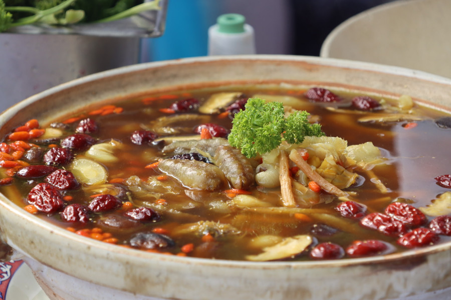 Những món ăn đặc sắc được chế biến từ sâm dây mời du khách thưởng thức miễn phí. Những món ăn đặc sắc được chế biến từ sâm dây mời du khách thưởng thức miễn phí.