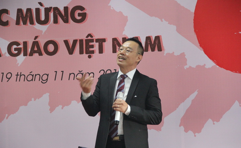 PGS.TS Bùi Đường Nghiêu phát biểu tại buổi lễ PGS.TS Bùi Đường Nghiêu phát biểu tại buổi lễ