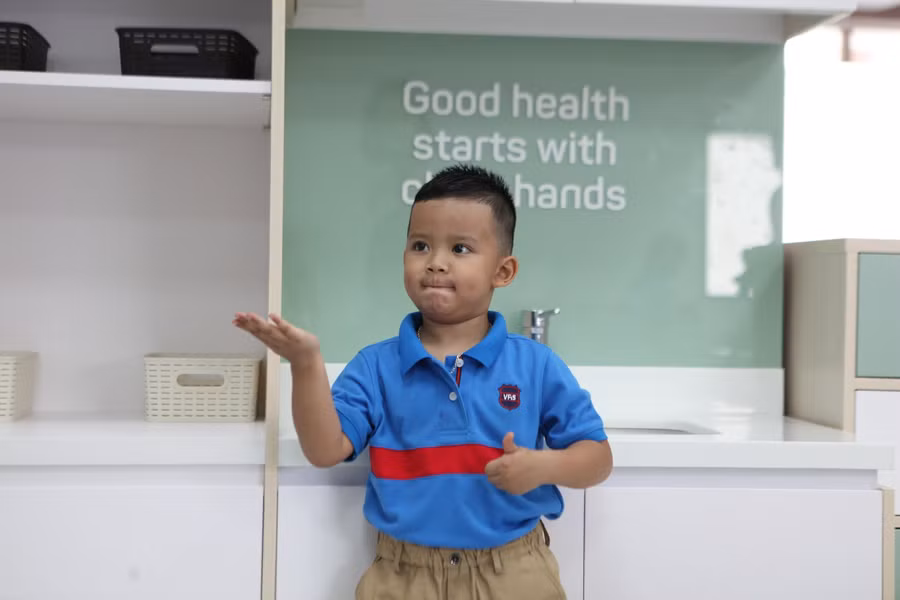 Bồn rửa tay được bố trí ở ngay trong mỗi lớp học Phần Lan