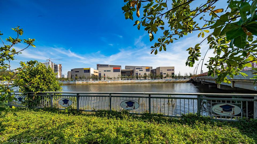 VFIS được bao quanh bởi sông rạch xanh mát, tách biệt với đường phố ồn ào