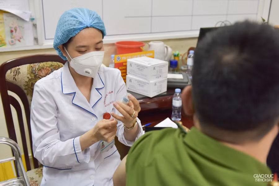 Hà Nội: Bắt đầu tiêm vắc xin Covid-19 quy mô lớn cho người dân ảnh 13