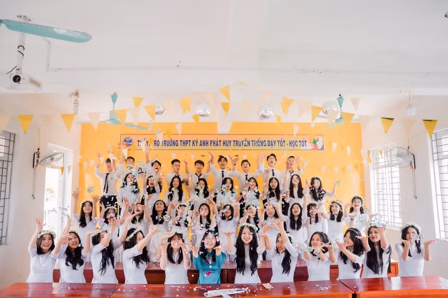 Lớp 12A1 trường THPT Kỳ Anh (Hà Tĩnh)