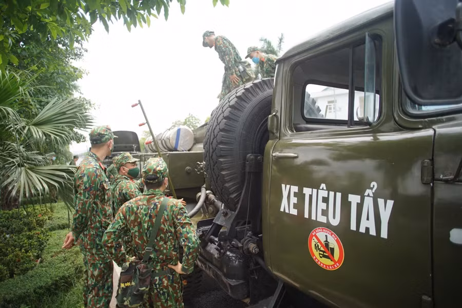 Binh chủng hoá học sẵn sàng phun khử khuẩn toàn bộ bệnh viện K ảnh 5