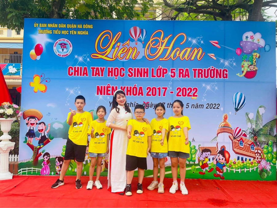 Sự quan tâm, dìu dắt của các thầy cô sẽ là hành trang quý giá cho các em bước tiếp sau này. Sự quan tâm, dìu dắt của các thầy cô sẽ là hành trang quý giá cho các em bước tiếp sau này.