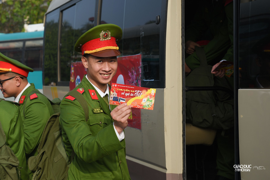 Những chiếc vé của chuyến xe mùa xuân về quê đón Tết. Những chiếc vé của chuyến xe mùa xuân về quê đón Tết.