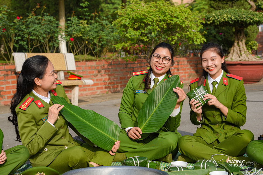 Đây thực sự là một trải nghiệm bổ ích đối với đoàn viên thanh niên, nhất là những đoàn viên năm đầu tiên ở lại đón Tết vui Xuân. Đây thực sự là một trải nghiệm bổ ích đối với đoàn viên thanh niên, nhất là những đoàn viên năm đầu tiên ở lại đón Tết vui Xuân.
