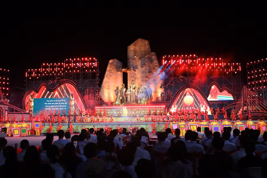 Chương trình nghệ thuật đặc sắc với chủ đề “Quảng Bình hành trình khát vọng - phát triển”.