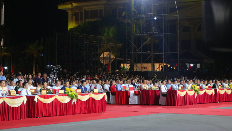 Các đại biểu tham dự buổi lễ. Các đại biểu tham dự buổi lễ.