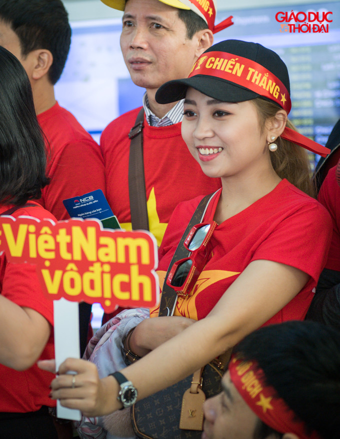 Khẩu hiệu song hành cùng CĐV.