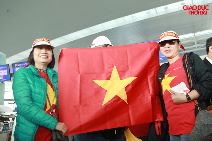 Các cổ động viên luôn nở nụ cười tươi cùng tâm thế sẽ cùng đội tuyển mang huy chương vàng về nước.