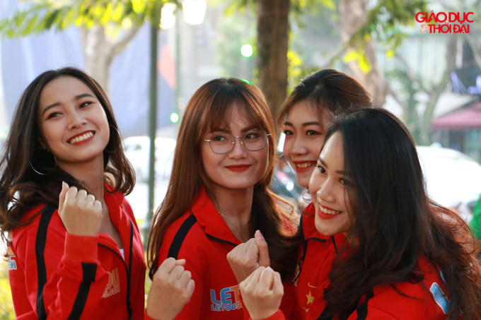 Nữ cổ động viên xinh đẹp.