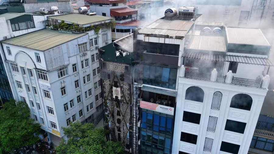 Quán karaoke xảy ra cháy. Quán karaoke xảy ra cháy.