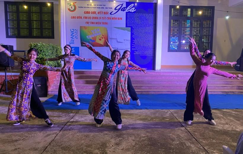 Chương trình giao lưu văn nghệ để lại nhiều ấn tượng tốt đẹp.