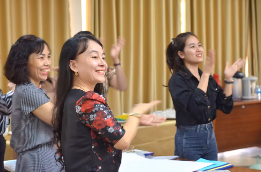 Quá nhiều cảm xúc trong khóa tập huấn, bồi dưỡng. Quá nhiều cảm xúc trong khóa tập huấn, bồi dưỡng.