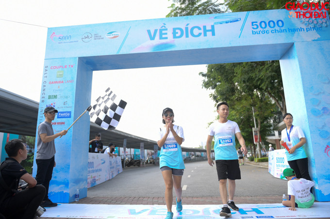 Ban tổ chức trao các giải thưởng: Chiến binh ung thư mạnh mẽ nhất, Chiến binh ung thư nhỏ tuổi nhất, Gia đình vui khoẻ nhất, Gia đình có thành viên nhí nhỏ tuổi nhất, 30 chiến binh K nữ kiên cường nhất, Tổ chức vững mạnh.