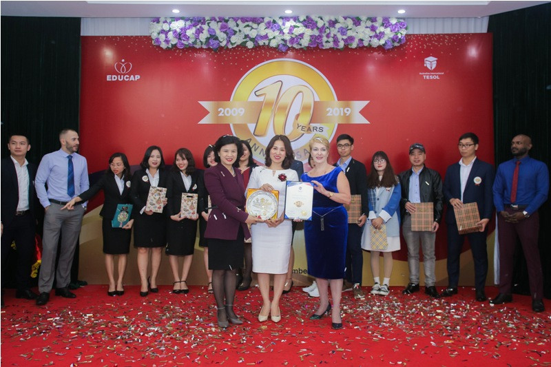 Lễ kỷ niệm ấm tình nghĩa thầy trò Lễ kỷ niệm ấm tình nghĩa thầy trò