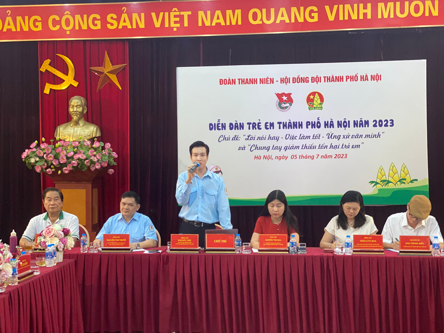 Phó Bí thư Thành đoàn, Chủ tịch Hội đồng Đội TP Hà Nội Đào Đức Việt phát biểu tại diễn đàn.