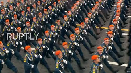 Le duyet binh ky niem Ngay Chien thang Phat xit lan thu 72 tai Quang truong Do - Anh 18