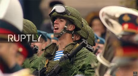 Le duyet binh ky niem Ngay Chien thang Phat xit lan thu 72 tai Quang truong Do - Anh 3