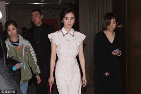 Dương Mịch khoe eo thon, da trắng tại sự kiện - Ảnh 2 Duong Mich khoe eo thon, da trang tai su kien - Anh 2