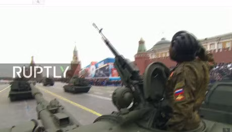 Le duyet binh ky niem Ngay Chien thang Phat xit lan thu 72 tai Quang truong Do - Anh 23