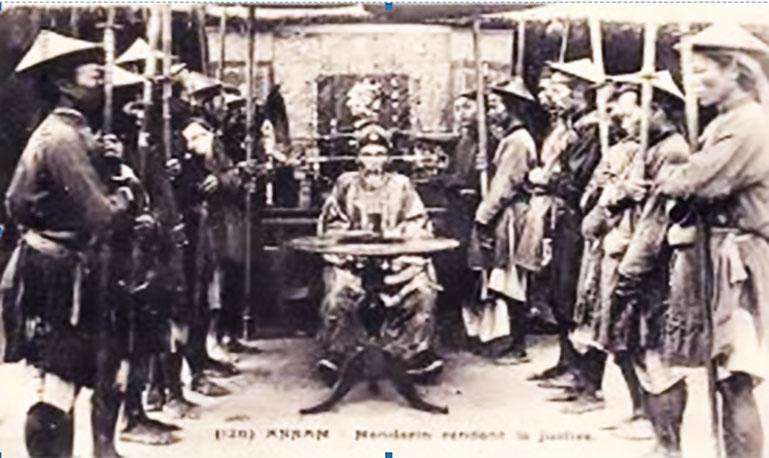 Bên cạnh tài năng thơ phú, Lục bộ Thượng thư Nguyễn Bá Lân còn được biết đến là người có tài xử án như thần. Ảnh minh họa quan thời phong kiến xử án. Bên cạnh tài năng thơ phú, Lục bộ Thượng thư Nguyễn Bá Lân còn được biết đến là người có tài xử án như thần. Ảnh minh họa quan thời phong kiến xử án.