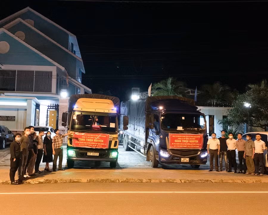 Những chuyến xe chở nông sản từ Kon Tum hướng về TP Hồ Chí Minh.