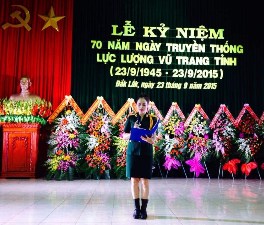 Cô Thanh Nga tham gia biểu diễn văn nghệ chào mừng 70 năm ngày truyền thống lực lượng vũ trang tỉnh Đắk Lắk. Cô Thanh Nga tham gia biểu diễn văn nghệ chào mừng 70 năm ngày truyền thống lực lượng vũ trang tỉnh Đắk Lắk.
