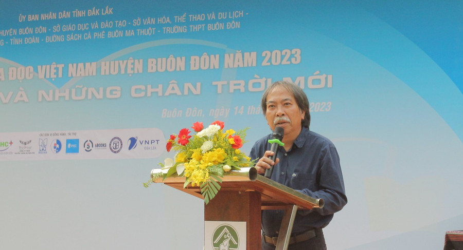 Nhà thơ Nguyễn Quang Thiều - Chủ tịch Hội nhà Văn Việt Nam gửi gắm niềm tin vào thế hệ trẻ Tây Nguyên.