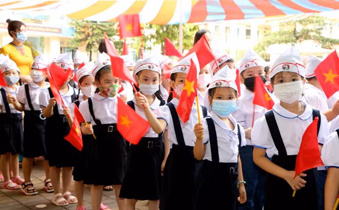Học sinh tiểu học ở Yên Bái trong lễ khai giảng
