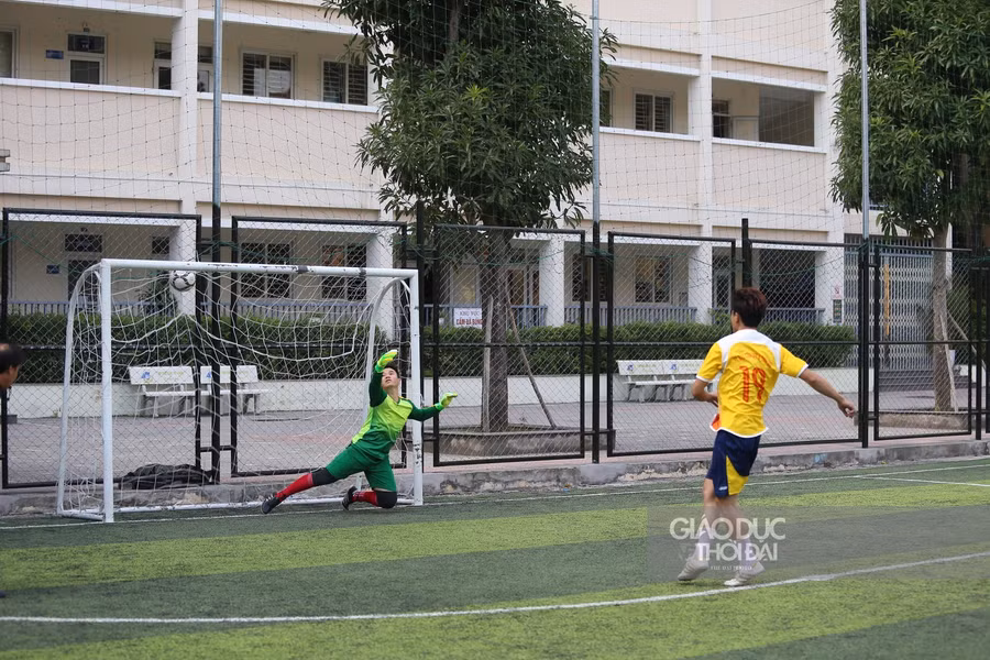 Nhiều trận đấu phải phân định bằng lượt đá luân lưu.