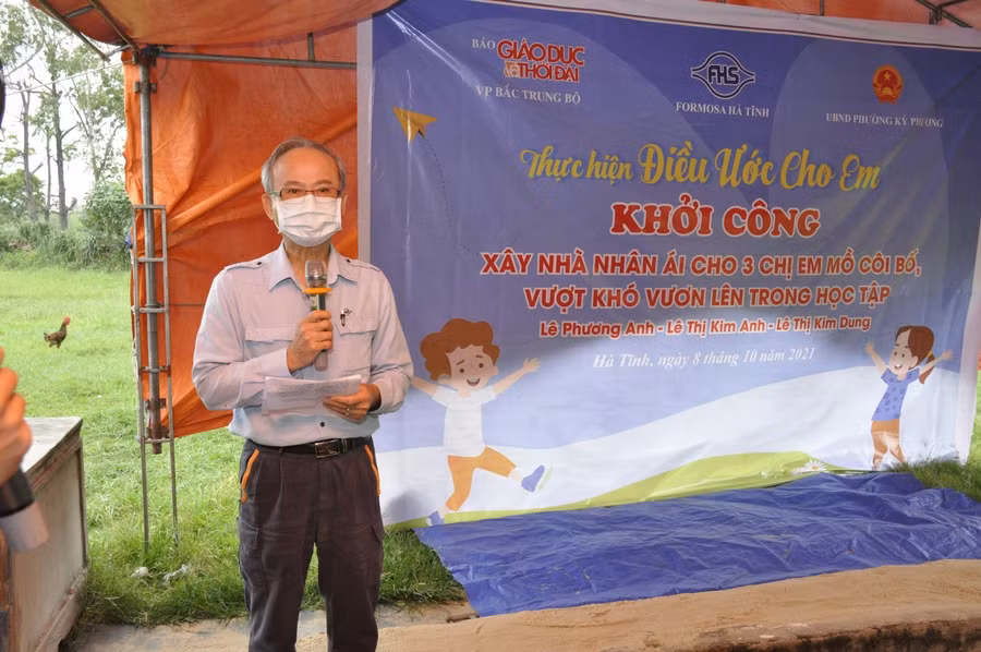 Ông Vương Kiện Tùng – Phó Tổng giám đốc Công ty TNHH Gang thép Hưng Nghiệp Formosa Hà Tĩnh: "Là một doanh nghiệp đóng trên địa bàn, luôn nhận được sự quan tâm, hỗ trợ của chính quyền, Nhân dân tỉnh Hà Tĩnh, Formosa nhận thấy cần phải quan tâm, sát cánh hơn nữa với tỉnh trong công tác an sinh xã hội. Đó là lí do mà công ty quyết định hỗ trợ 1 phần kinh phí, cũng như có mặt ở đây để góp sức cùng Báo GD&amp;TĐ khởi công xây nhà cho 3 cháu. Chúng tôi kì vọng một điều rằng, với sự quan tâm, san sẻ của tất cả chúng ta, các cháu sẽ khôn lớn, trưởng thành và có ích cho xã hội".