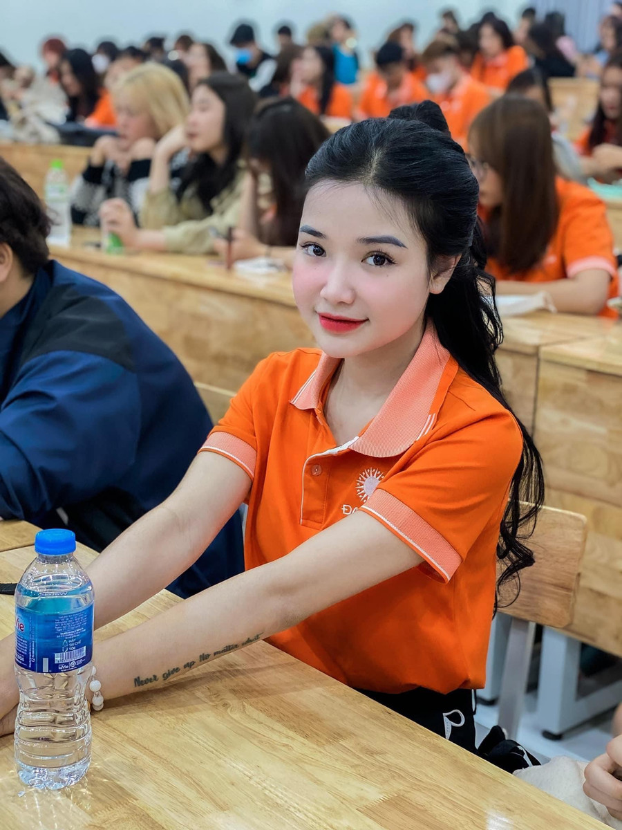 Hải Yến tại giảng đường đại học.