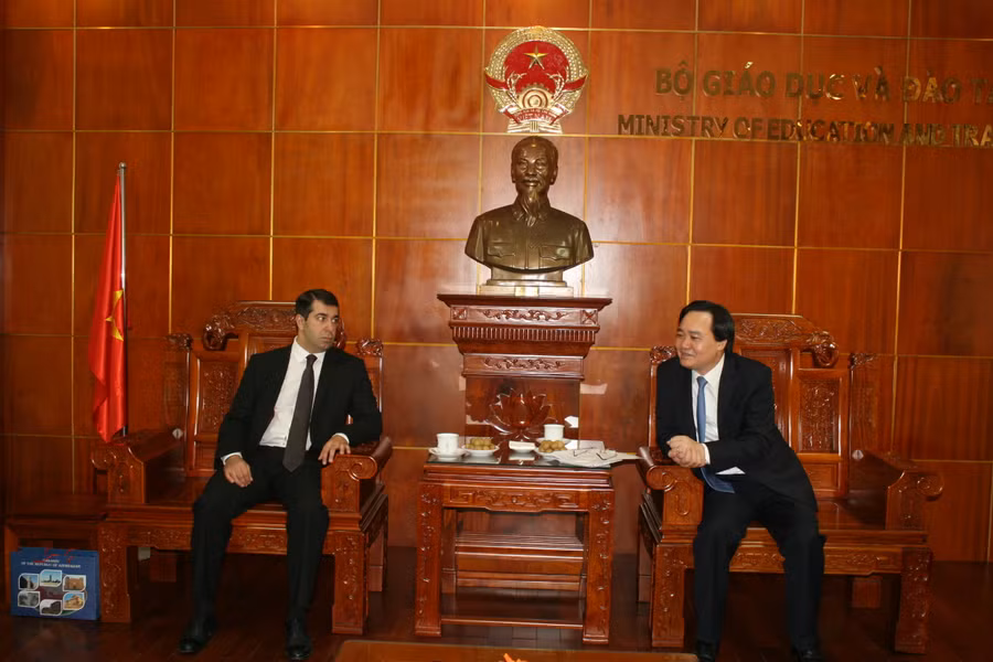 Bộ trưởng Bộ GD&ĐT Phùng Xuân Nhạ tiếp Đại sứ Azerbaijan – Lachin oglu Imanov