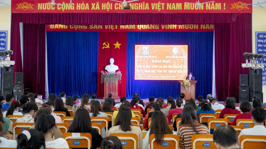 Nhà trường khảo sát đánh giá và chương trình đào tạo ngành, nghề Trồng trọt, trình độ trung cấp.