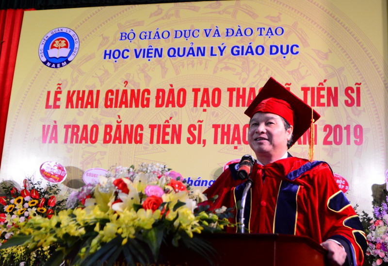 GS Phạm Quang Trung phát biểu tại buổi lễ GS Phạm Quang Trung phát biểu tại buổi lễ
