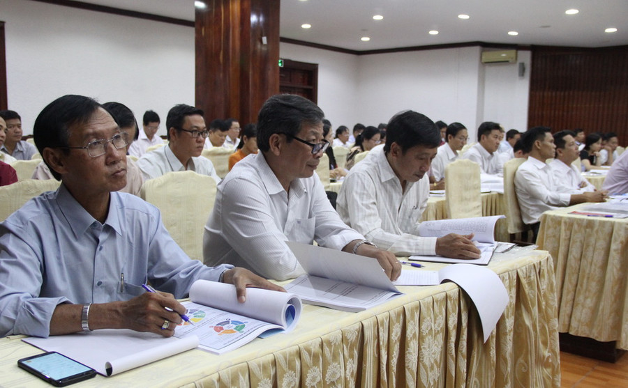 Các học viên chăm chú lắng nghe Các học viên chăm chú lắng nghe