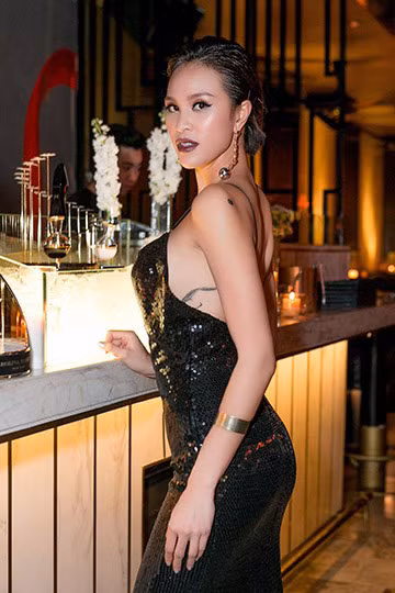 Sieu mau Phuong Mai di chan tran, mac goi cam lai sieu xe - Anh 4