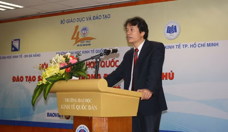 PGS.TS Phạm Hồng Chương, Phó Hiệu trưởng Trường ĐH KTQD, phát biểu đề dẫn 