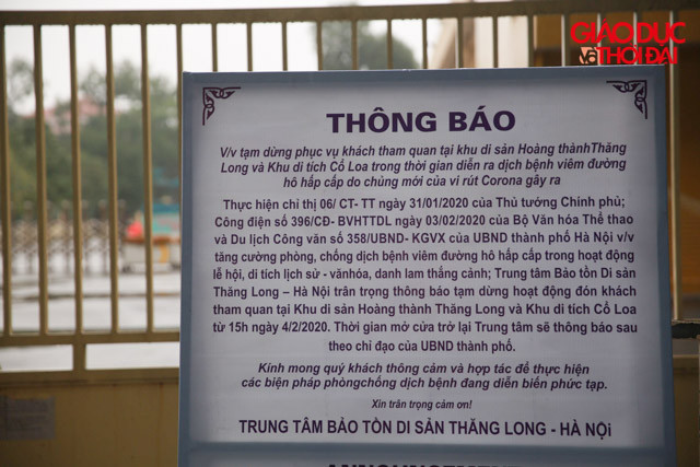Di tích Hoàng Thành Thăng Long cũng đóng cửa, bên ngoài có thông báo tạm dừng phục vụ khách tham quan.