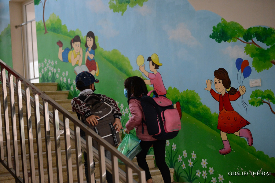 Thầy trò trường Tiểu học Xuân Phương mừng rỡ ngày đi học trở lại ảnh 12 Thầy trò trường Tiểu học Xuân Phương mừng rỡ ngày đi học trở lại ảnh 12