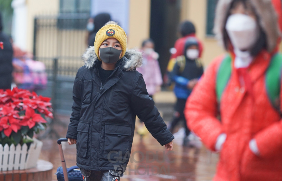 Chùm ảnh: Học sinh tiểu học tại Hà Nội trở lại trường học trực tiếp ảnh 5