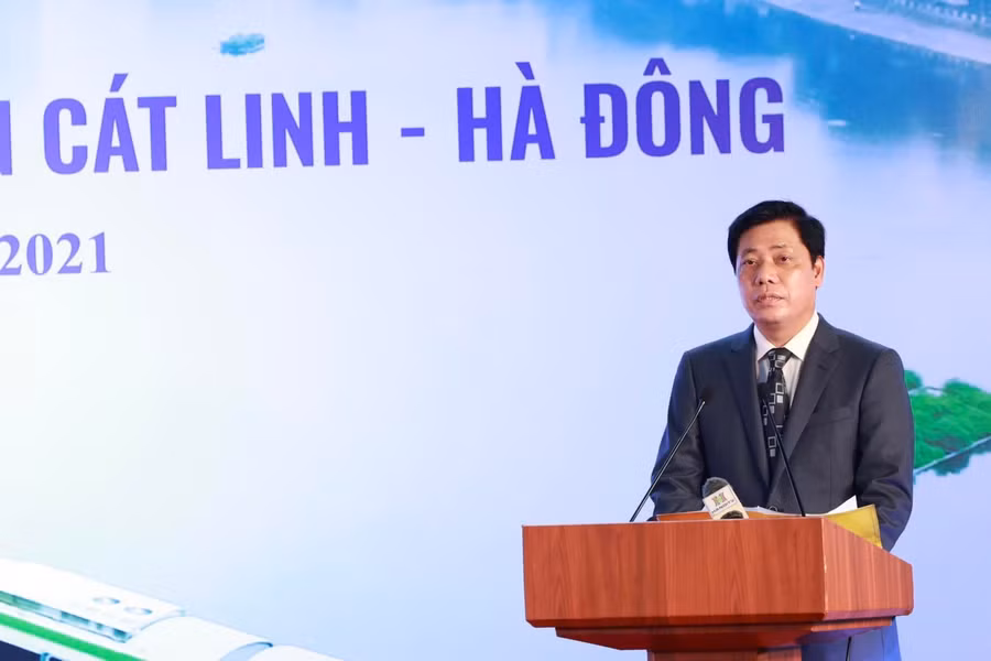 Thứ trưởng Bộ Giao thông vận tải Nguyễn Ngọc Đông phát biểu tại buổi lễ.