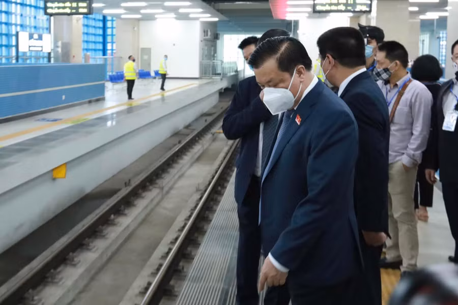 Sau 13 năm, 10 lần lỡ hẹn và qua 5 đời Bộ trưởng, tuyến đường sắt đô thị đầu tiên của Việt Nam cũng như của Hà Nội chính thức đưa vào vận hành.